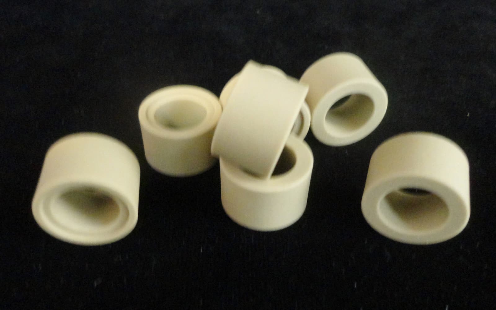 ONE DOZEN (12) HIGH PURITY CORDIERITE SEATED BUSHING SPACER INSULATOR No.: 109 5