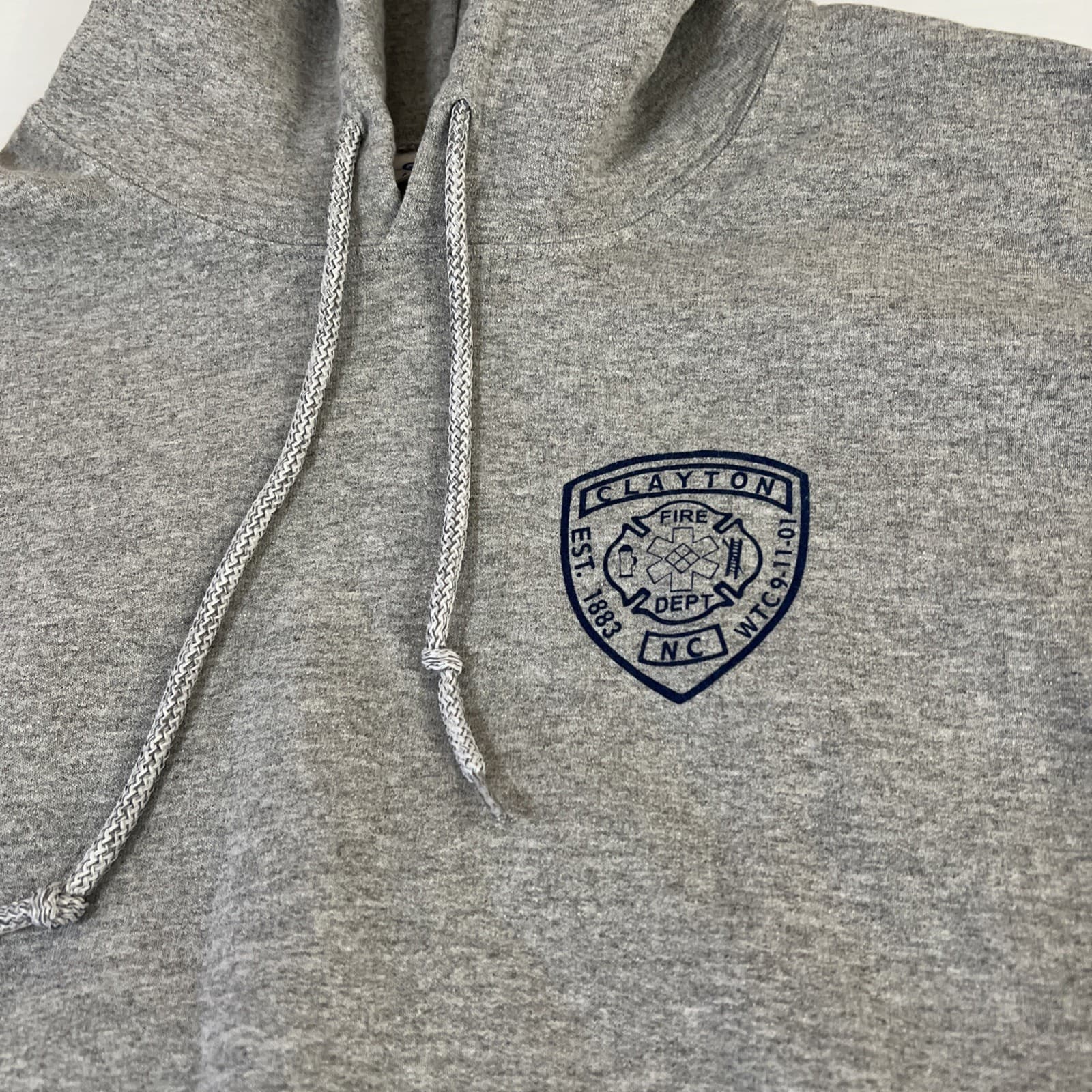 CLAYTON NC NORTH CAROLINA FIRE DEPARTMENT 9/11 TRIBUTE SWEATSHIRT VINTAGE MENS L 2