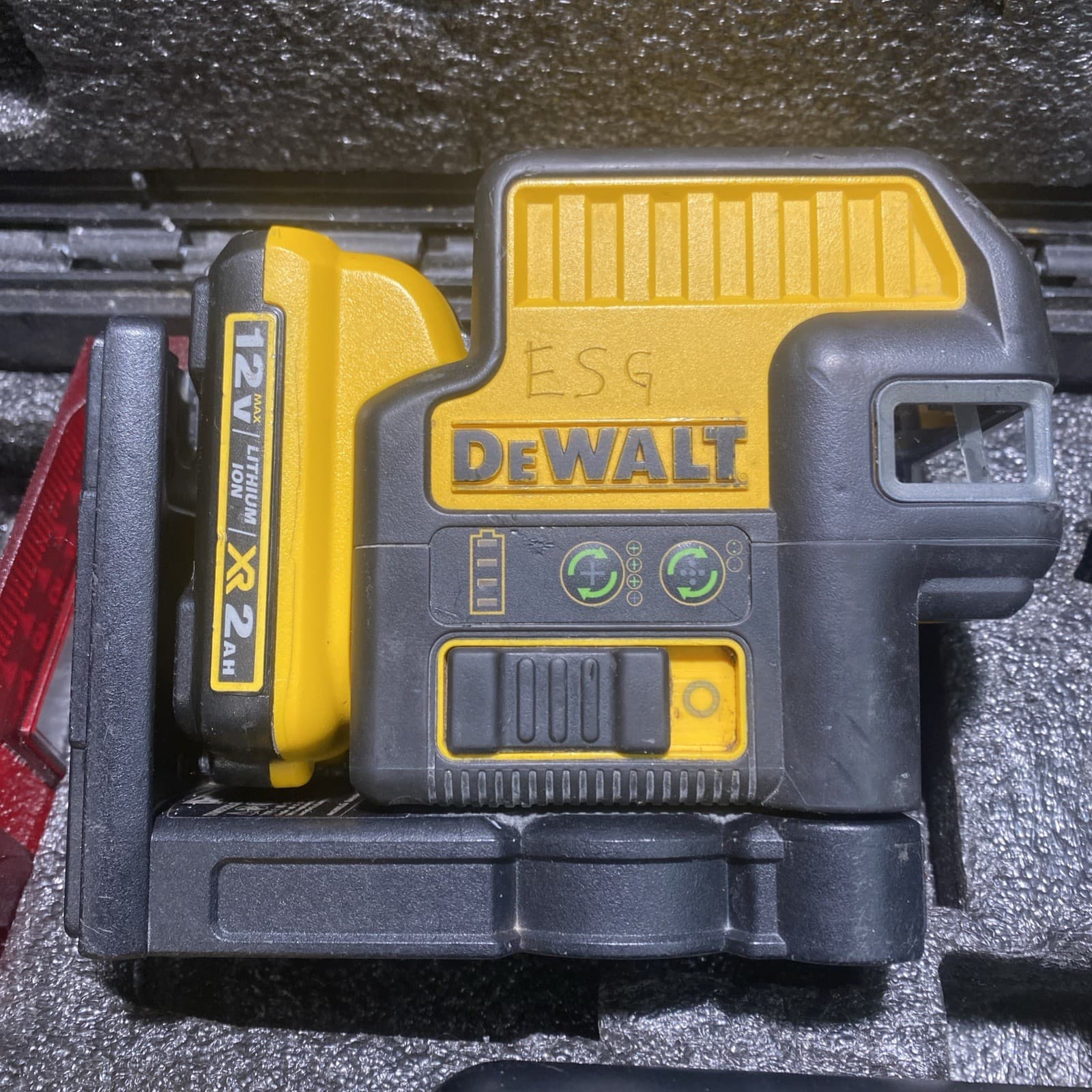 DeWALT DW0822LG 12V 2-Spot Cross Line Green Laser DCB107 Charger DCB127 Battery 4