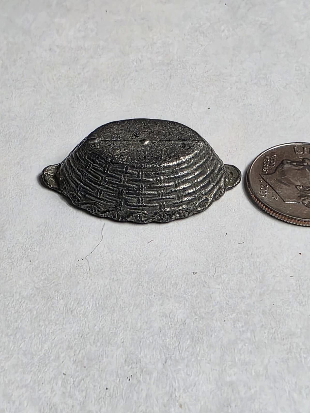 Vintage DOWST Cracker Jack premium prize metal dollhouse miniature wicker basket 2