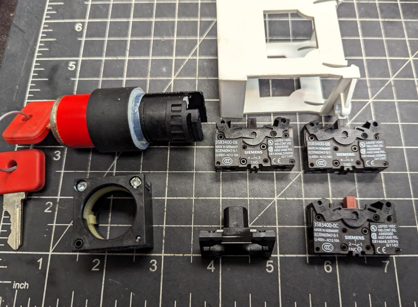 Siemens 22MM Key Switch Red Plastic Round Actuator Key-Operator NEW [A6B4]