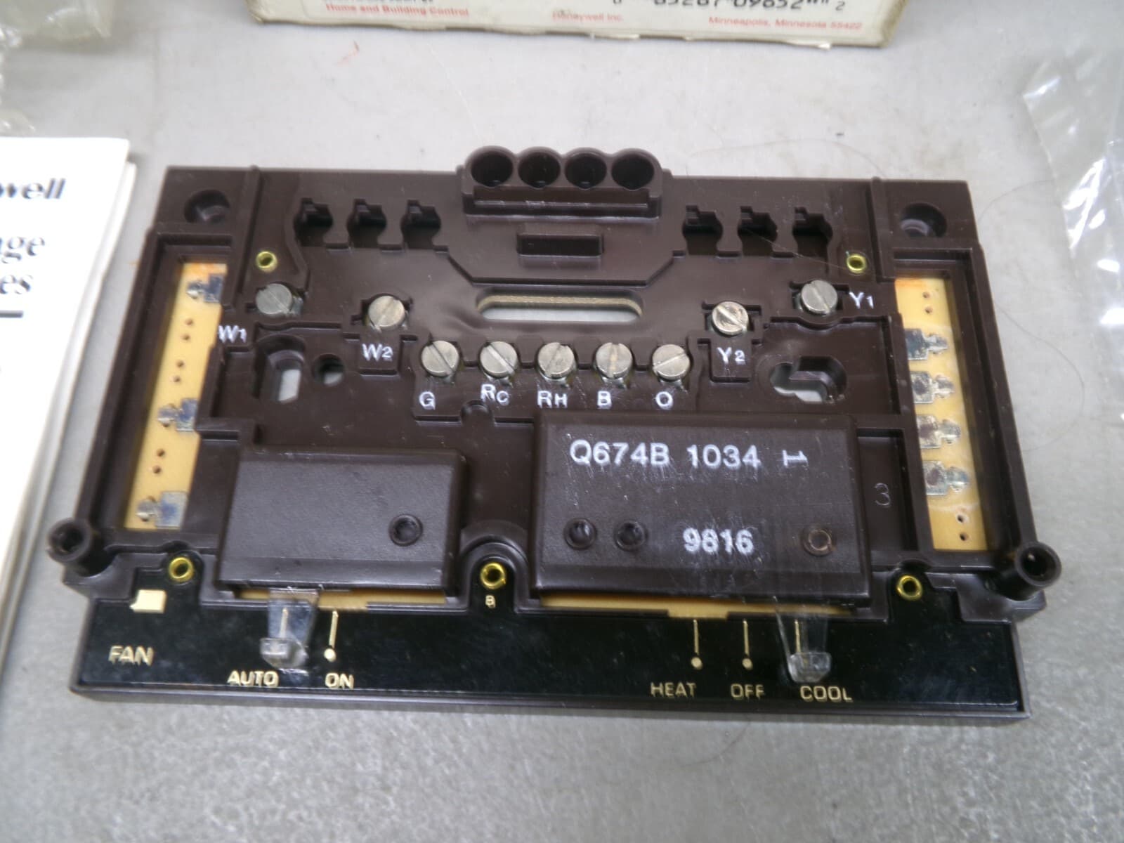 HONEYWELL T874B1019 MULTISTAGE THERMOSTAT NOS 2