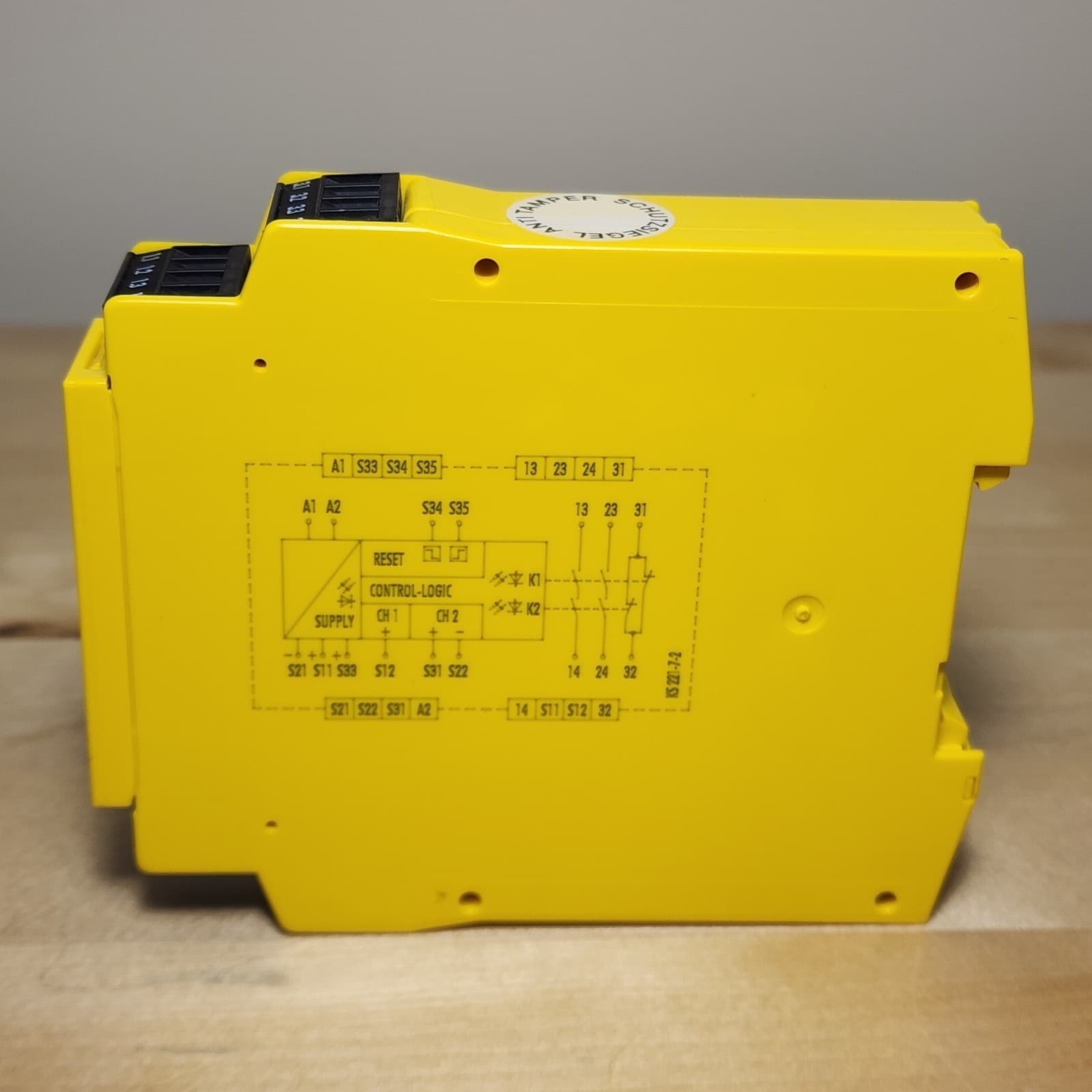 Sick 6024894 Safety Relay UE43-2MF3D2 24V 2