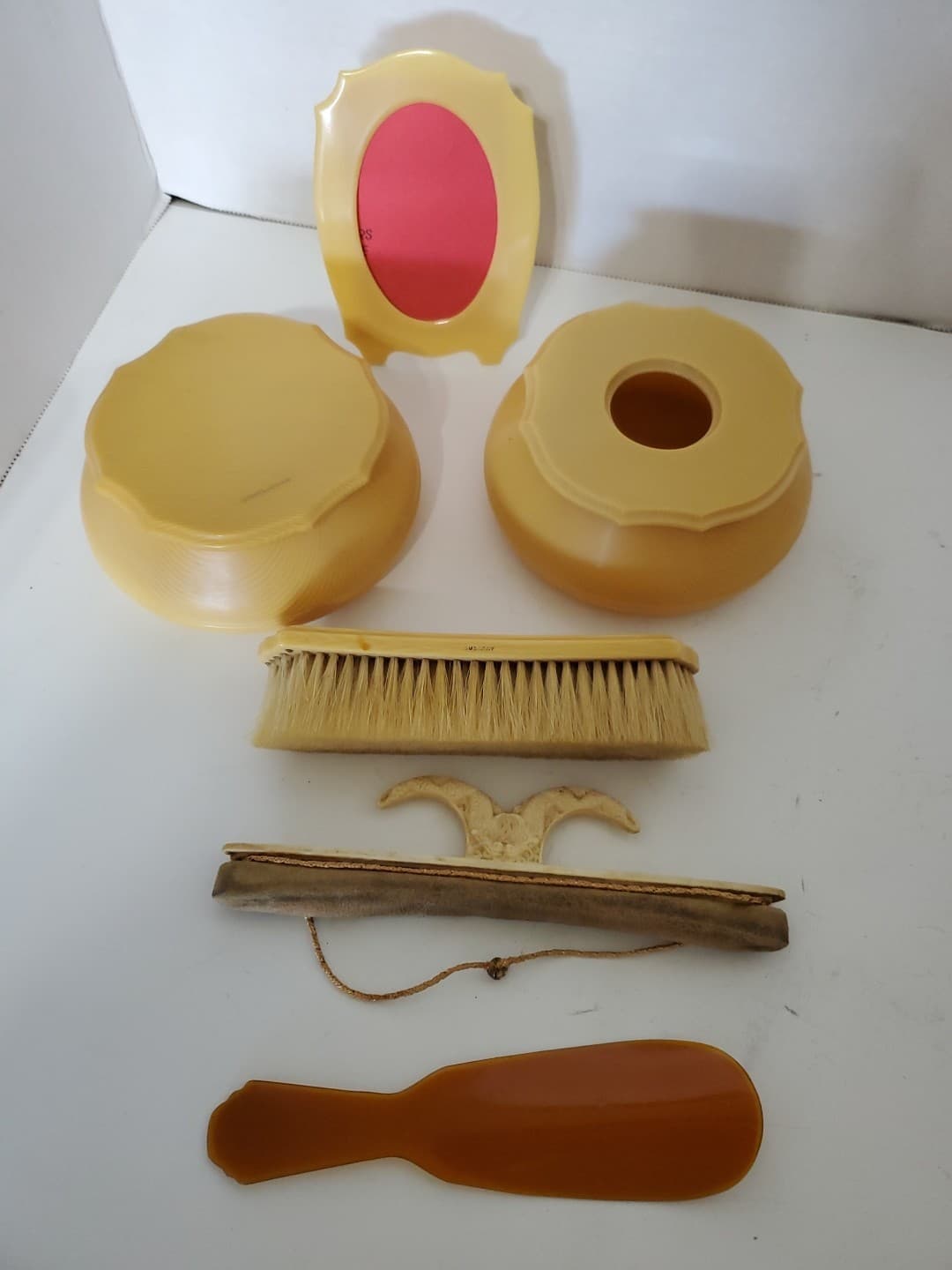 VINTAGE ANTIQUE IVORY CELLULOID VANITY SET USED 6 PIECES ART DECO CIRCA 1930  2