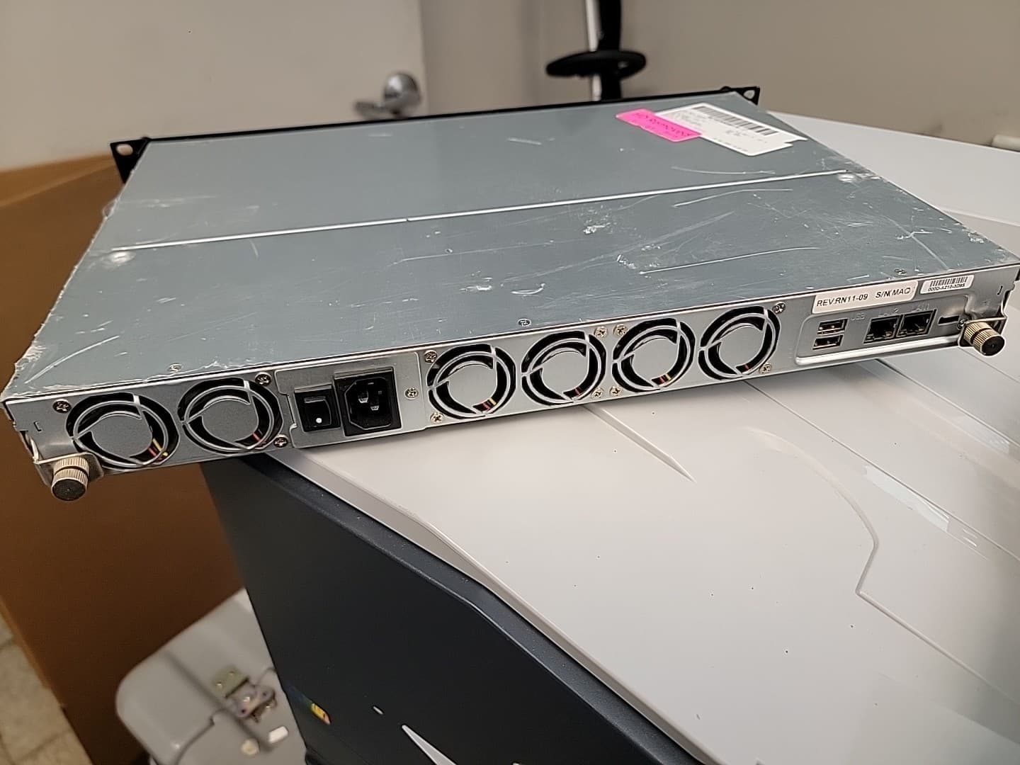 NETGEAR ReadyNAS 1100 Advanced Network Storage 4-Bay Server  NO DRIVES 4