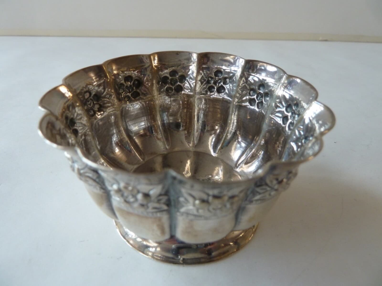 SANBORNS SMALL LOBED STERLING BOWL OR PUNCH CUP, FLORAL REPOUSSE RIM, MEXICO 3