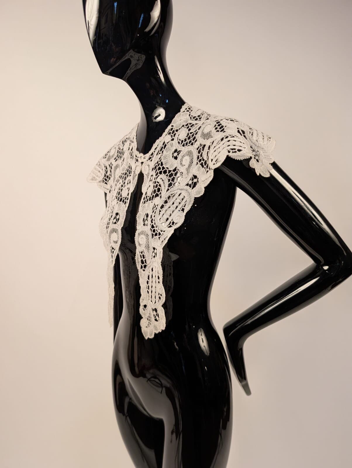 BEAUTIFUL VICTORIAN 19TH C HAND MADE LACE COLLAR FOR DRESS 2