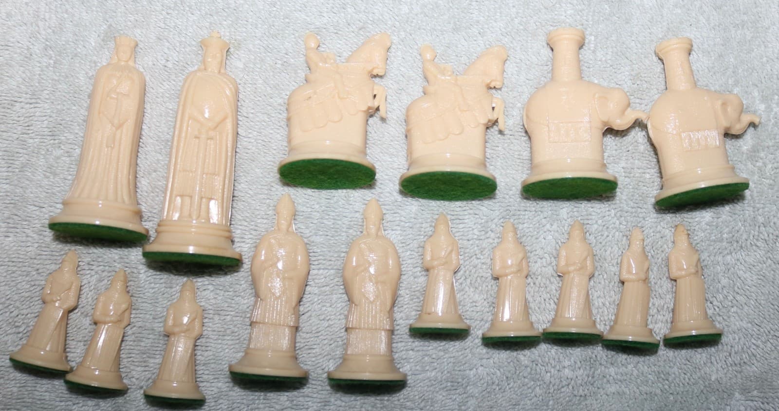 VTGE KINGSWAY FLORENTINE CHESSMEN 1947 CHESS PIECES 6