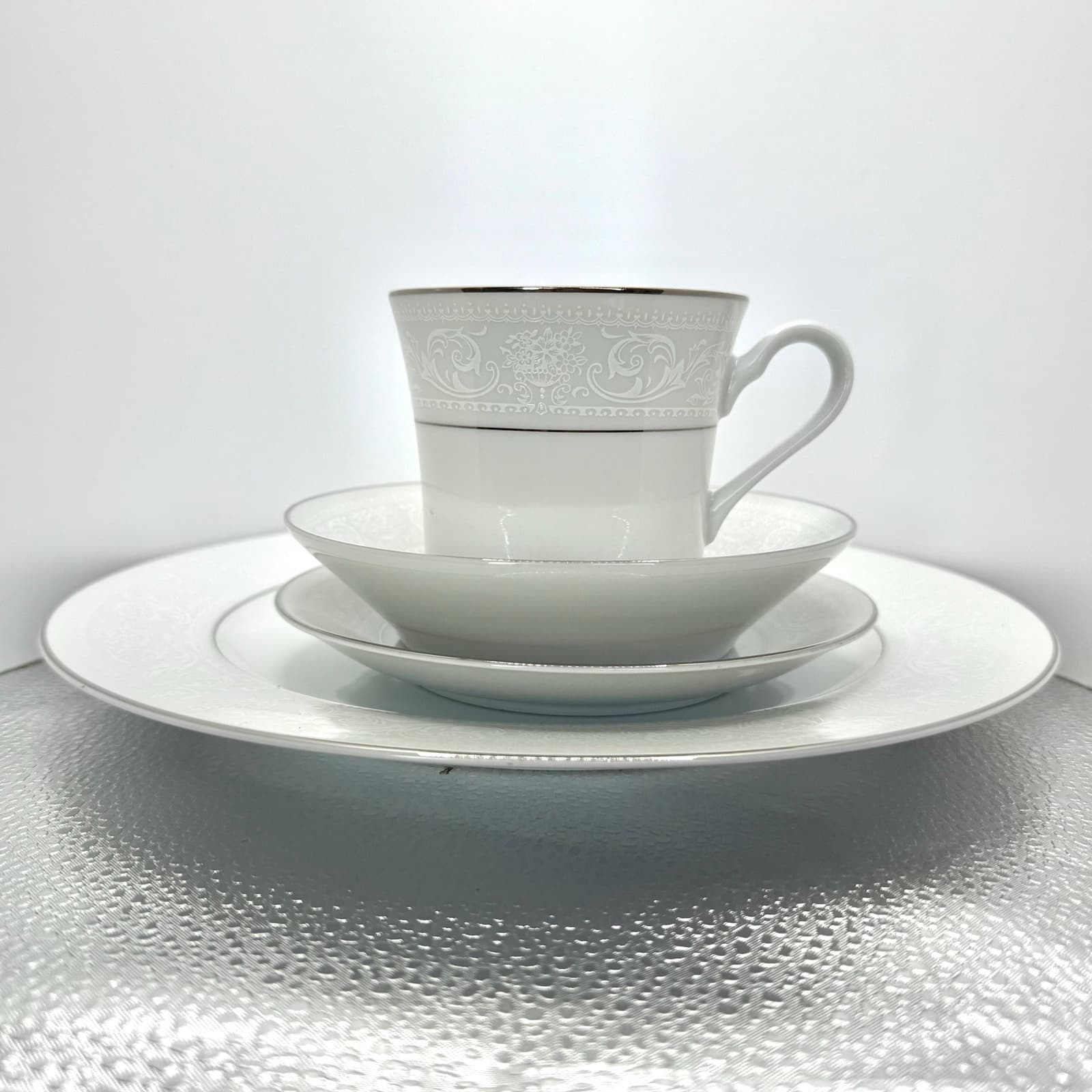 VTG NOS Salem 4 Piece Place Setting for One White/Silver Translucent China Japan