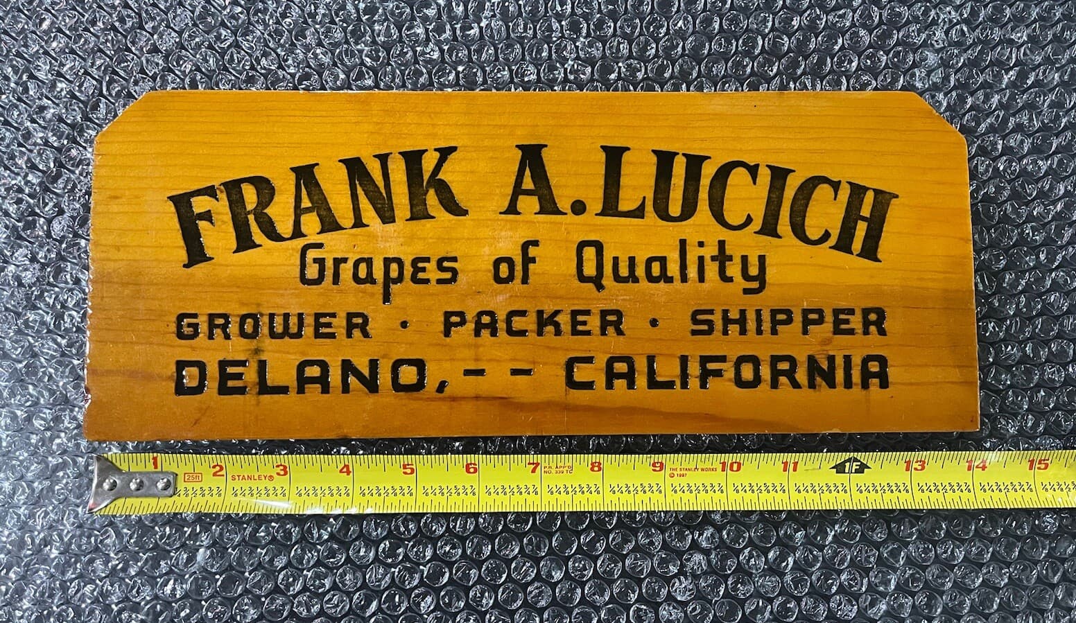 FRANK LUCICH GRAPES OF QUALITY Wood Crate Sign! Grower Packer Shipper Delano CA  4