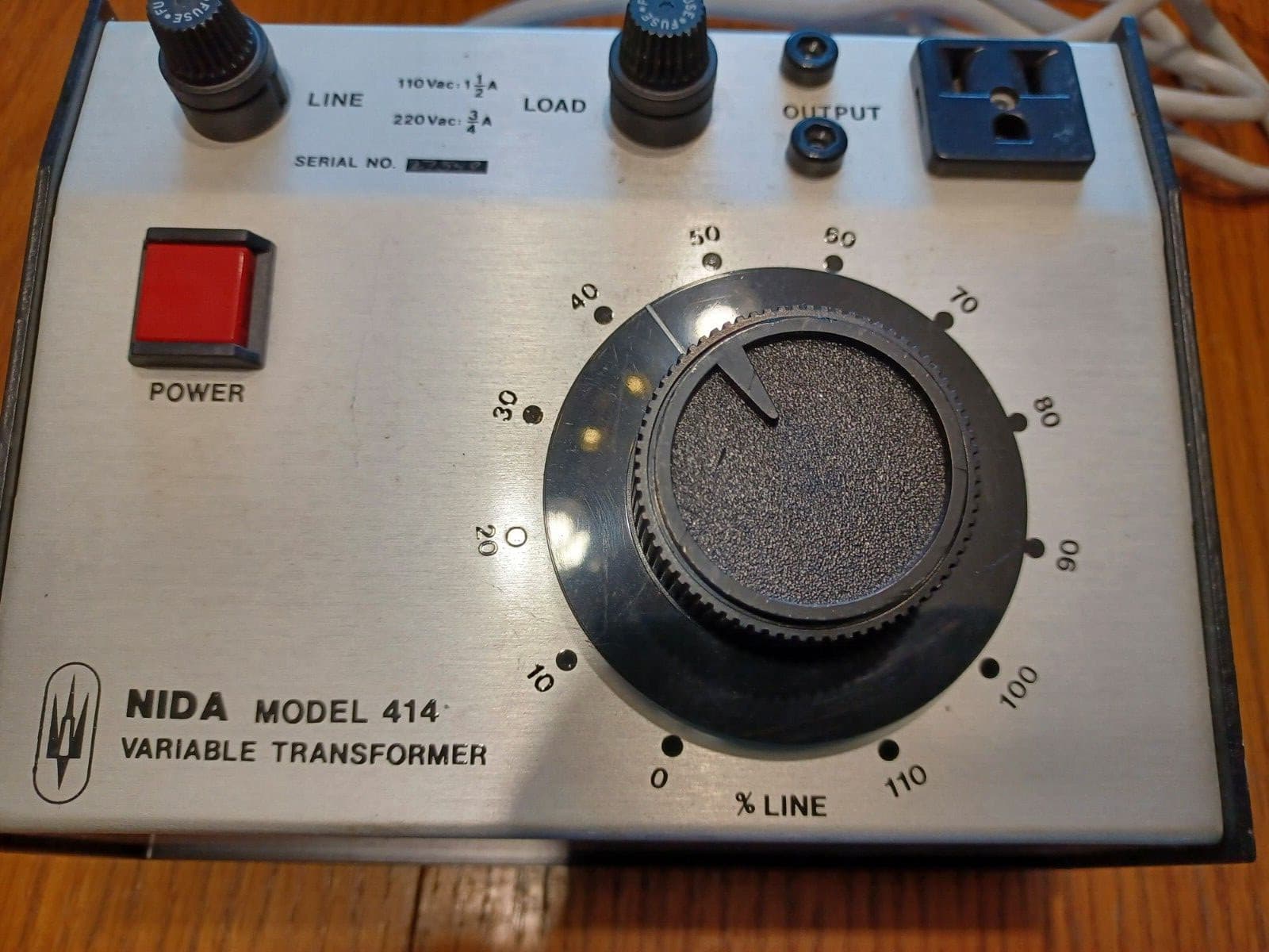 NIDA Model 414 Variable Transformer - 110VAC: 1 1/2A, 220VAC: 3/4A 5