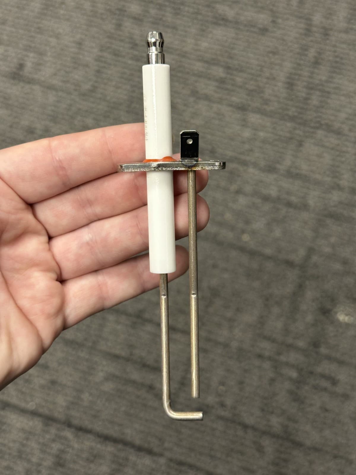 100276370 | A.O. Smith Igniter w/ Gasket - XWH 600-800 4