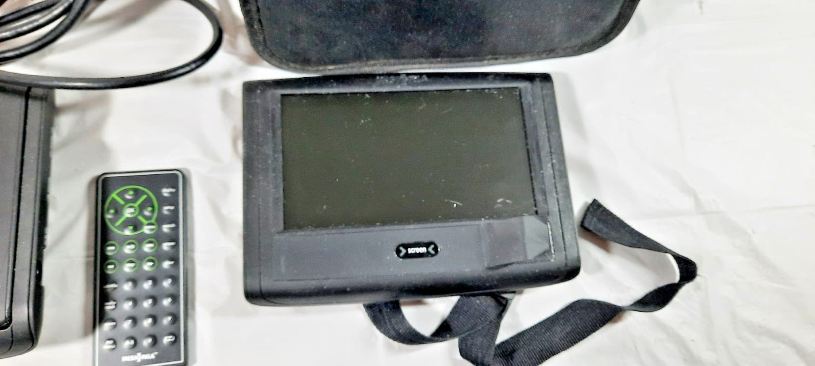 Insignia Dual-Screen 7” Vehicle DVD Player NS-MVD7S 1 power cord,  & Case 3