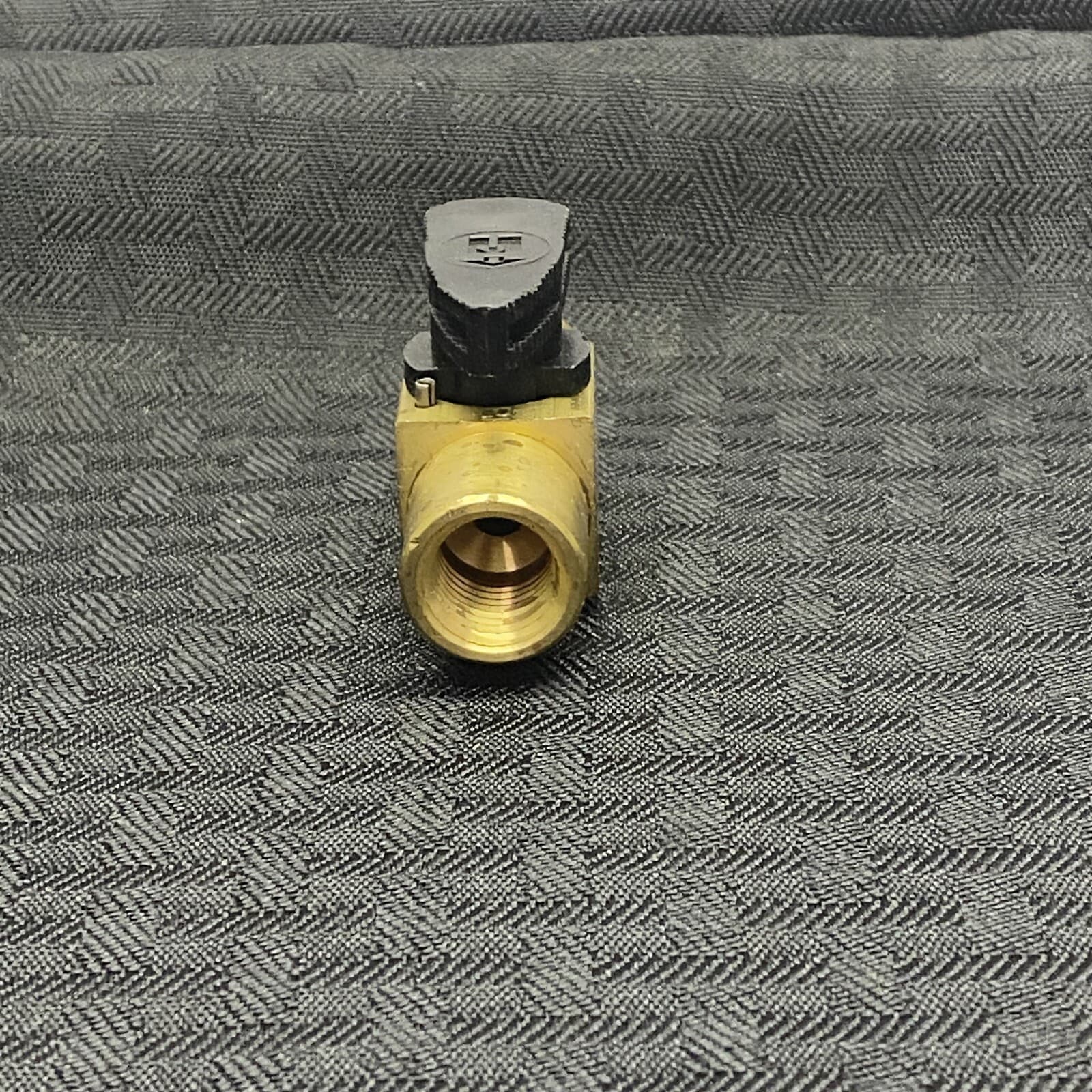 Parker Brass Female to Female Pipe Plug Valve 1/4” NPT XPV609-4 3