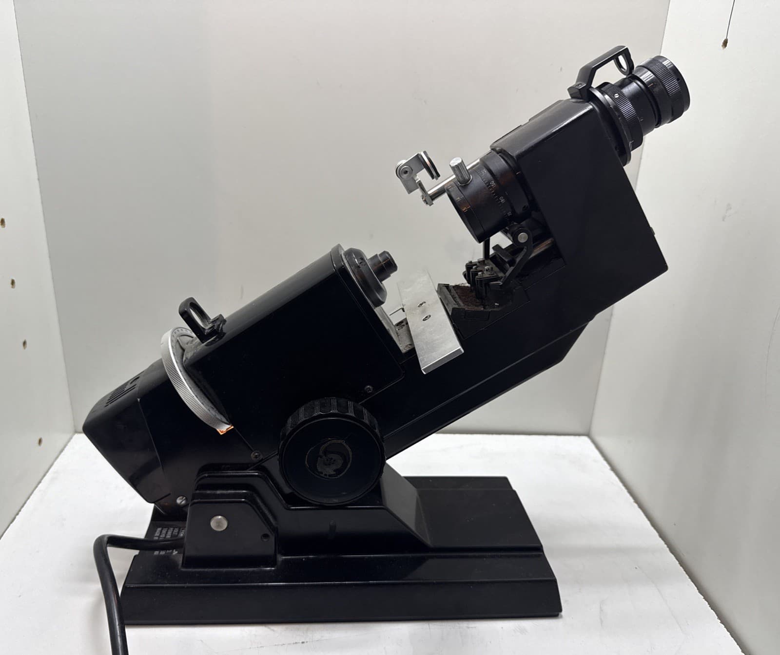 Topcon Manual Lensmeter Model LM-T5 - Untested