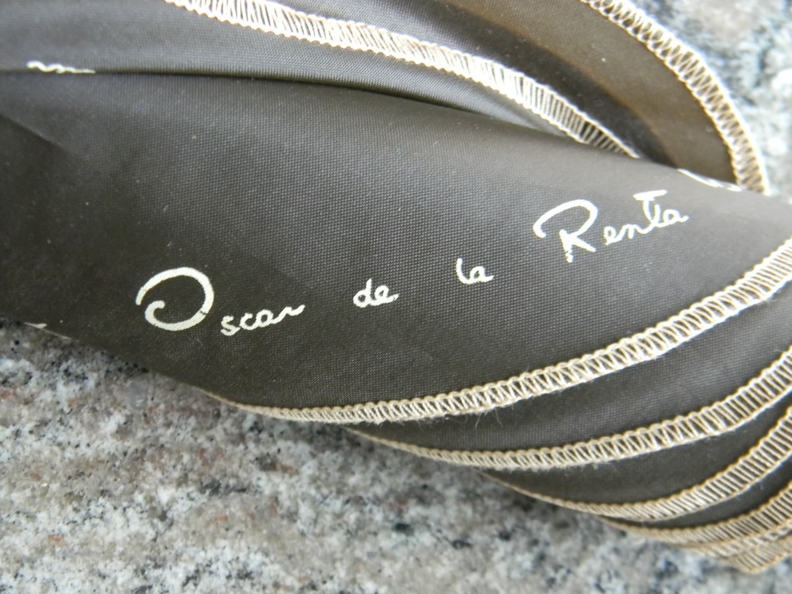 Oscar de la Renta Brown 32" Long Parasol 40" Wide Opened 2