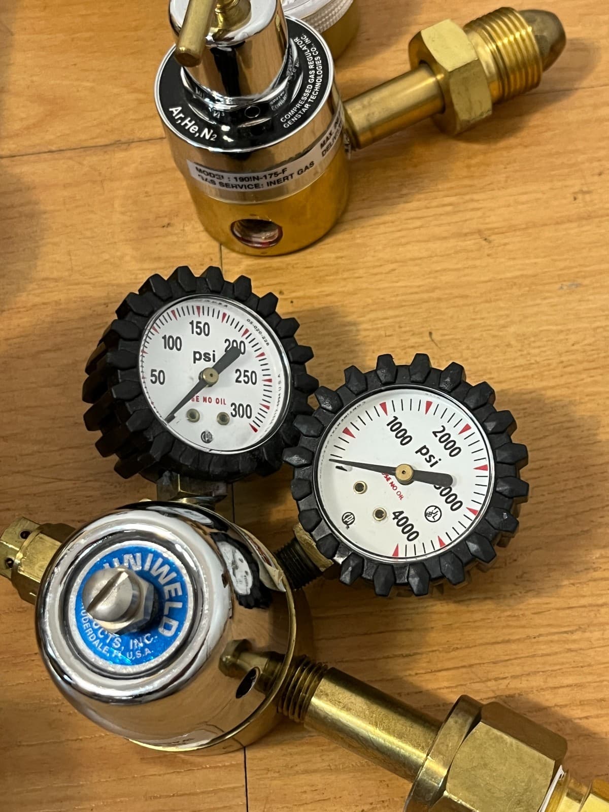 Lot of Gas Regulators, Manifolds & Valves CONCOA UniWeld GENTEC NOSHOK  6