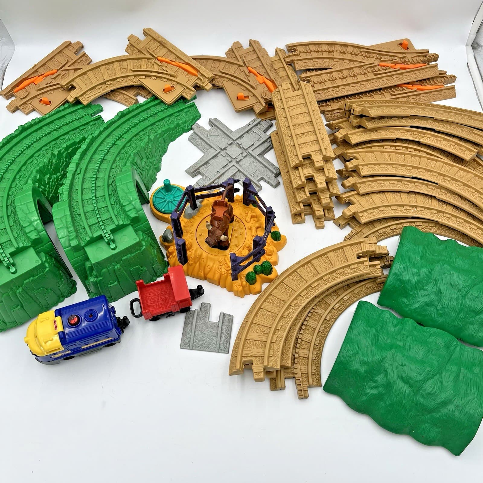 Fisher Price GeoTrax Lot from Rope 'N Ride Ranch & Other Train sets 31 pieces