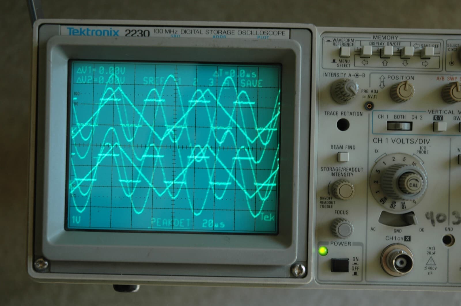 Tektronix 2230 100MHz Digital Oscilloscope, Calibrated, Two Probes, Power cord 4