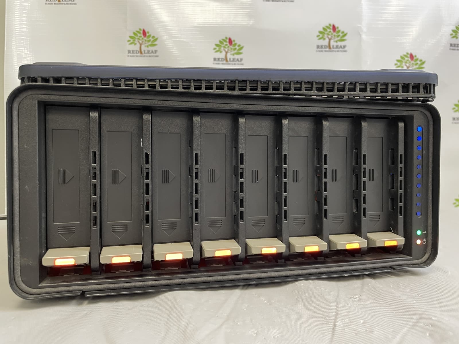 DROBO B800i iSCSI Business Storage Array, SAN/NAS No HDD, Powers on AS-IS (READ) 3