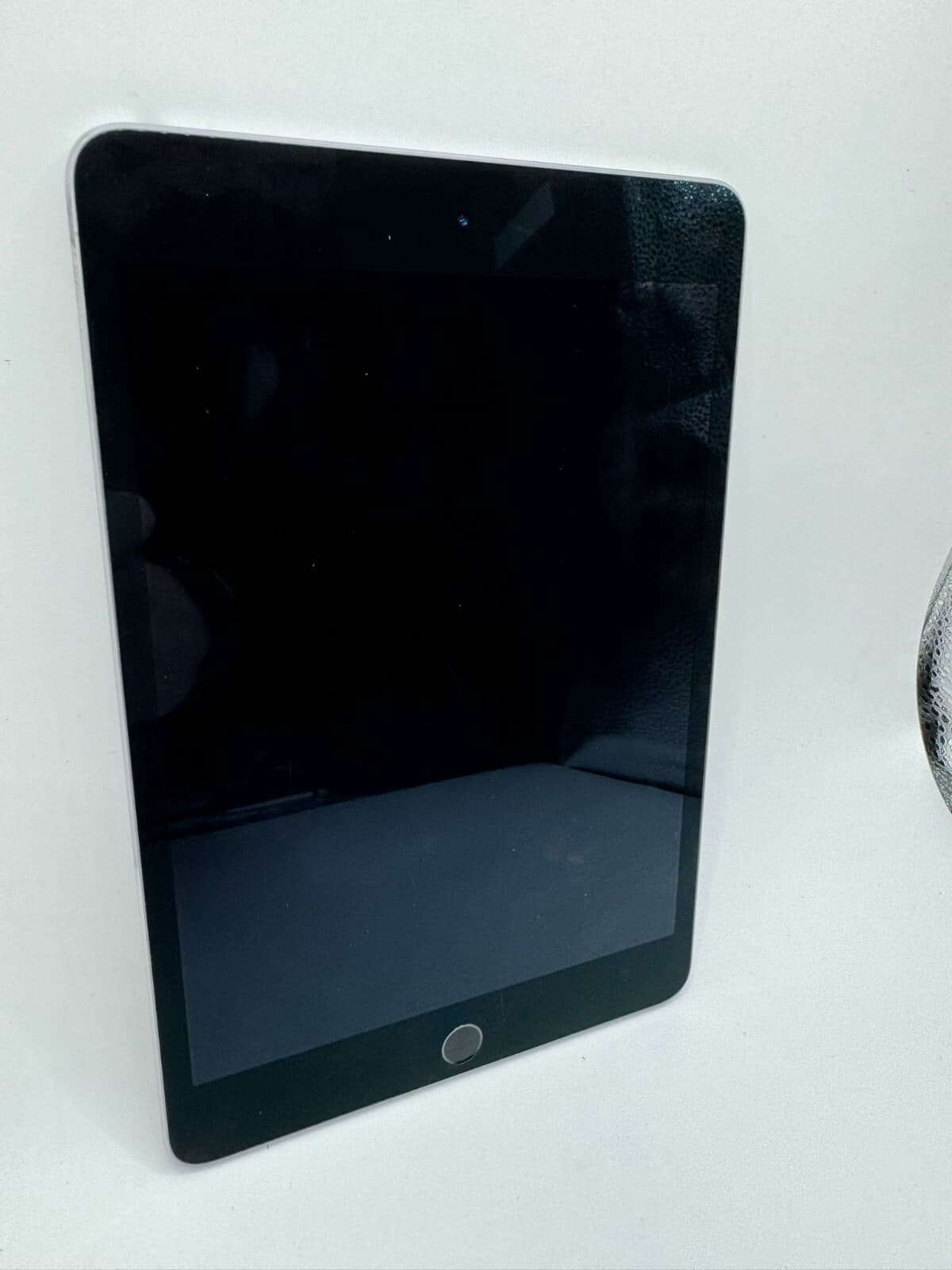 Apple iPad Mini 4 128GB Space Gray  A grade  FOR PARTS ONLY