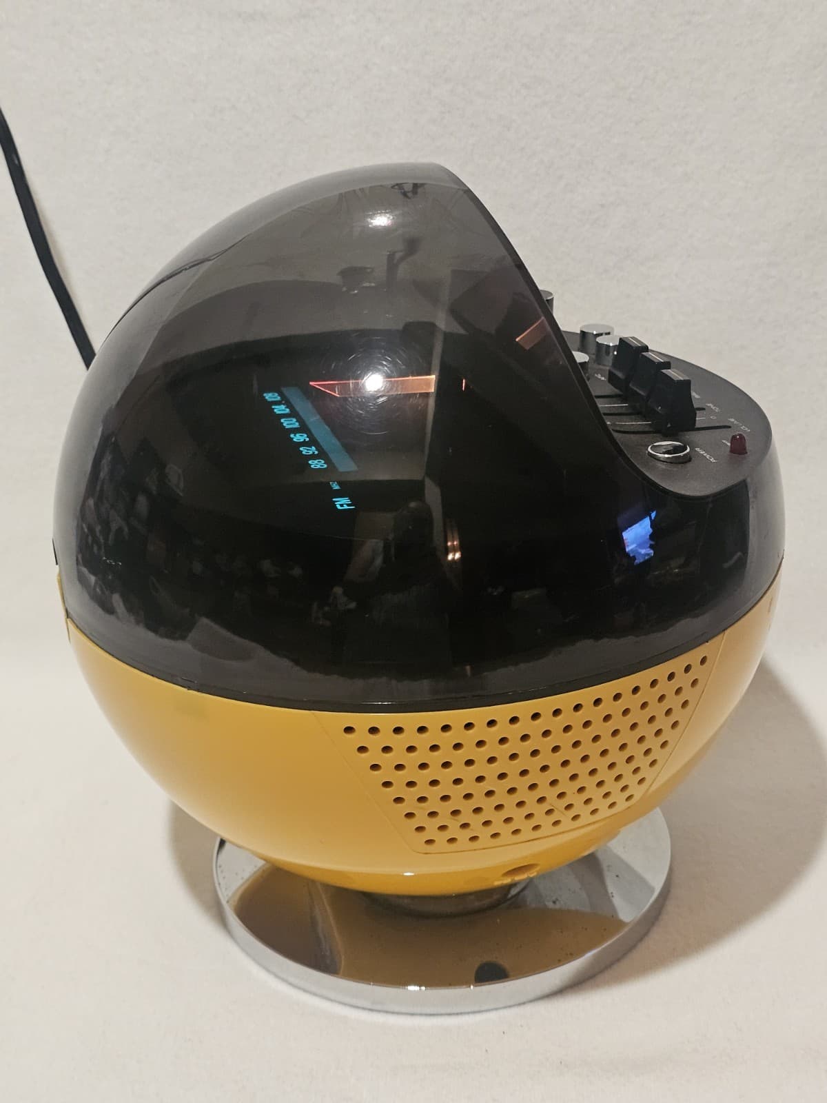 Rare Yellow Weltron Model 2002 Space Age Ball Mod Retro AM/FM Stereo Radio READ 6
