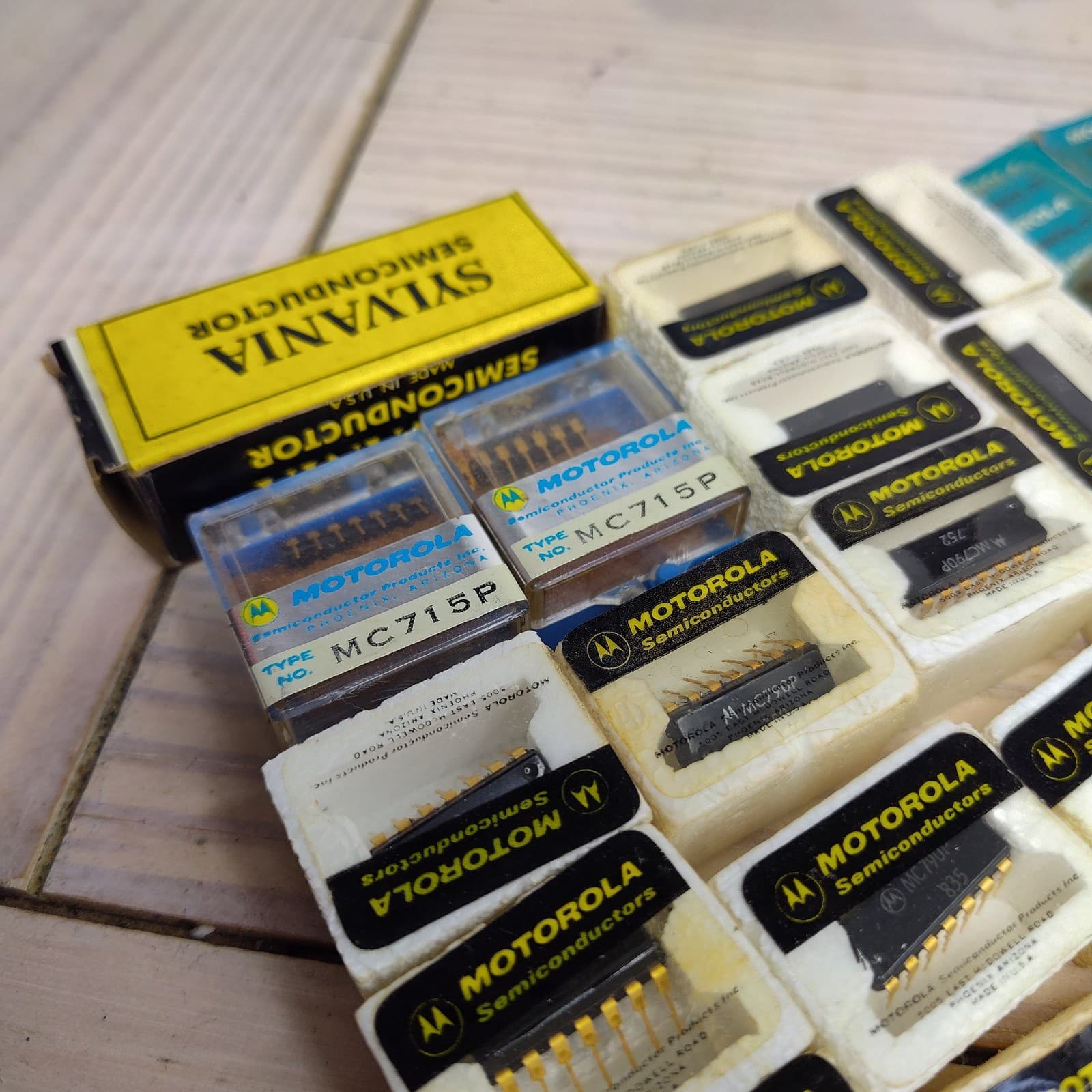 32x Vtg Motorola IC Chip 14 Pin Lot Gold Mc780p MC790 Electronic Repair Radio 3