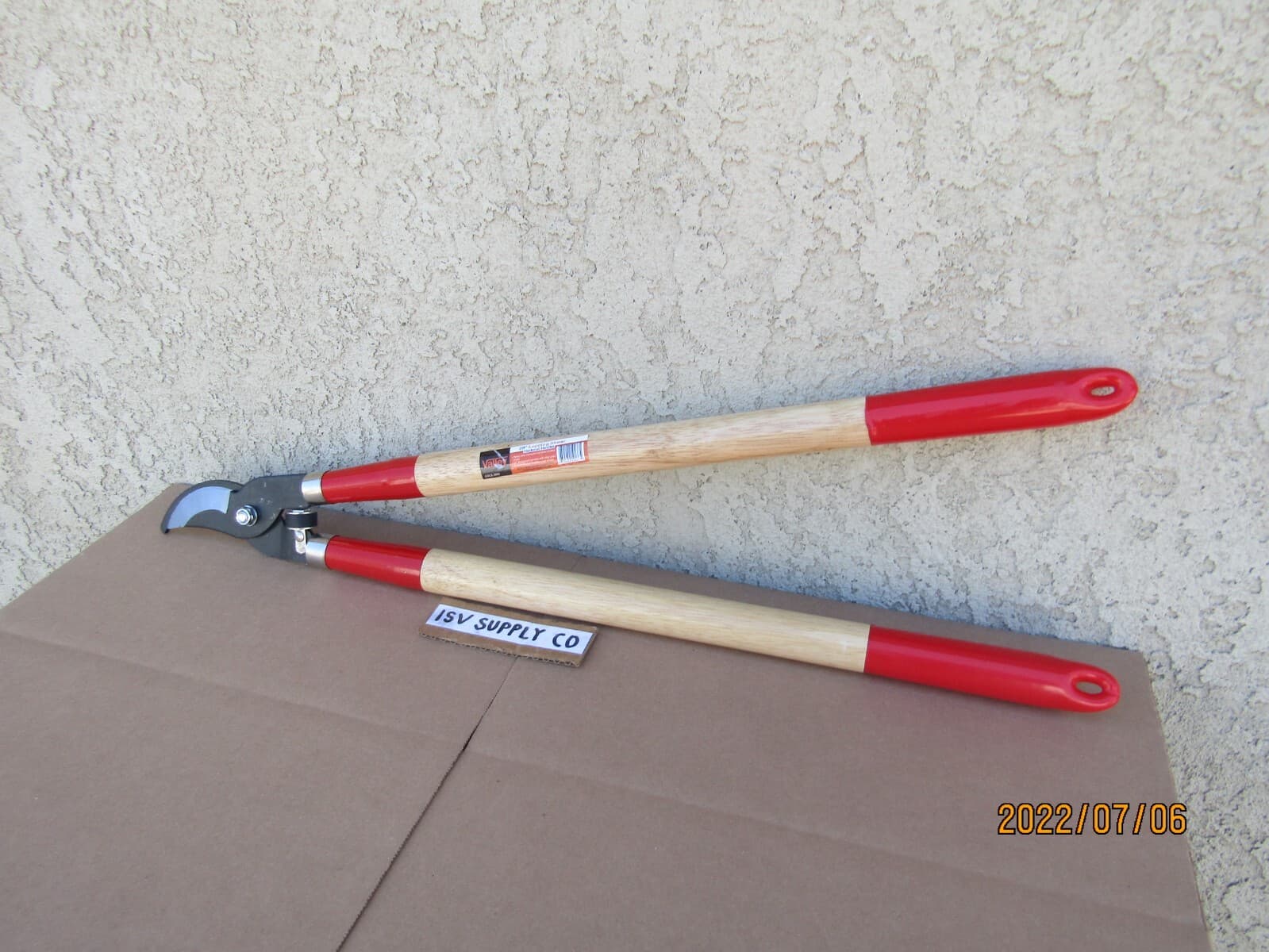 28'' LOPPING SHEAR HARDWOOD HANDLES.GREAT FOR  YOUR GARDEN MAINTENANCE  3
