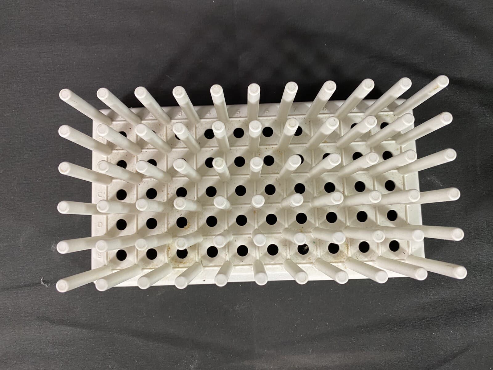 NALGENE Polypropylene Filled White 50-Position 14-17mm Test Tube Peg Rack  4