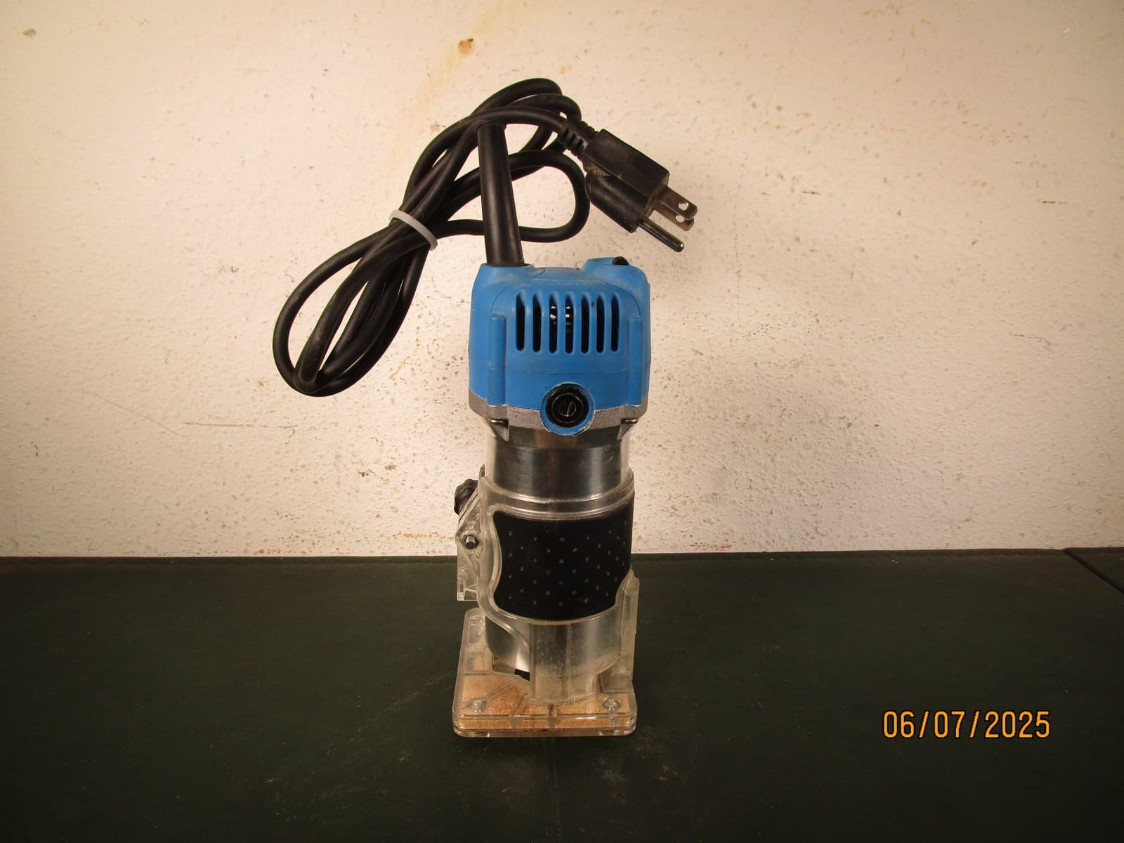 Small Plunge Router