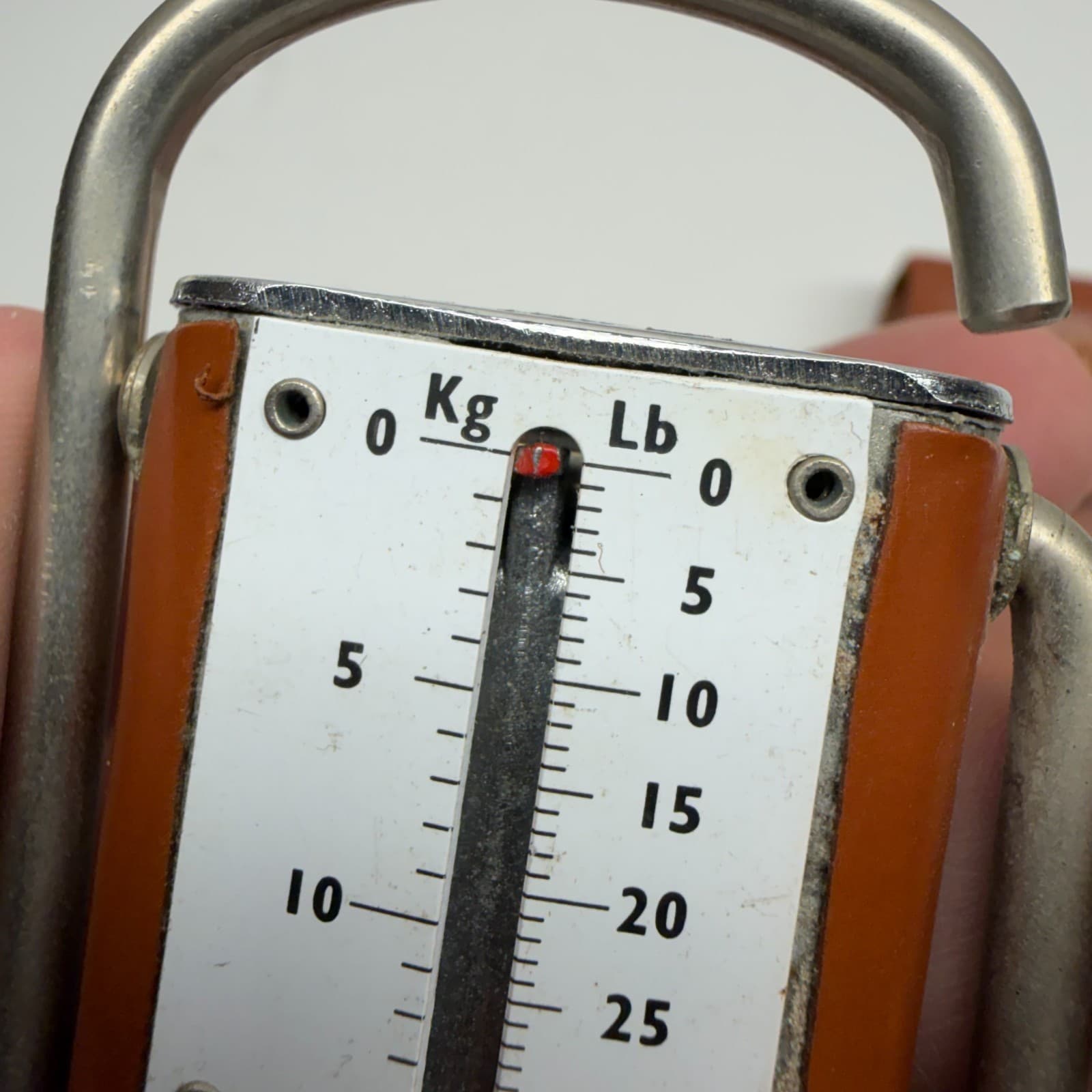 Vintage Sky Weighs Pocket Travel Luggage Scales in Leather Case England Used 4