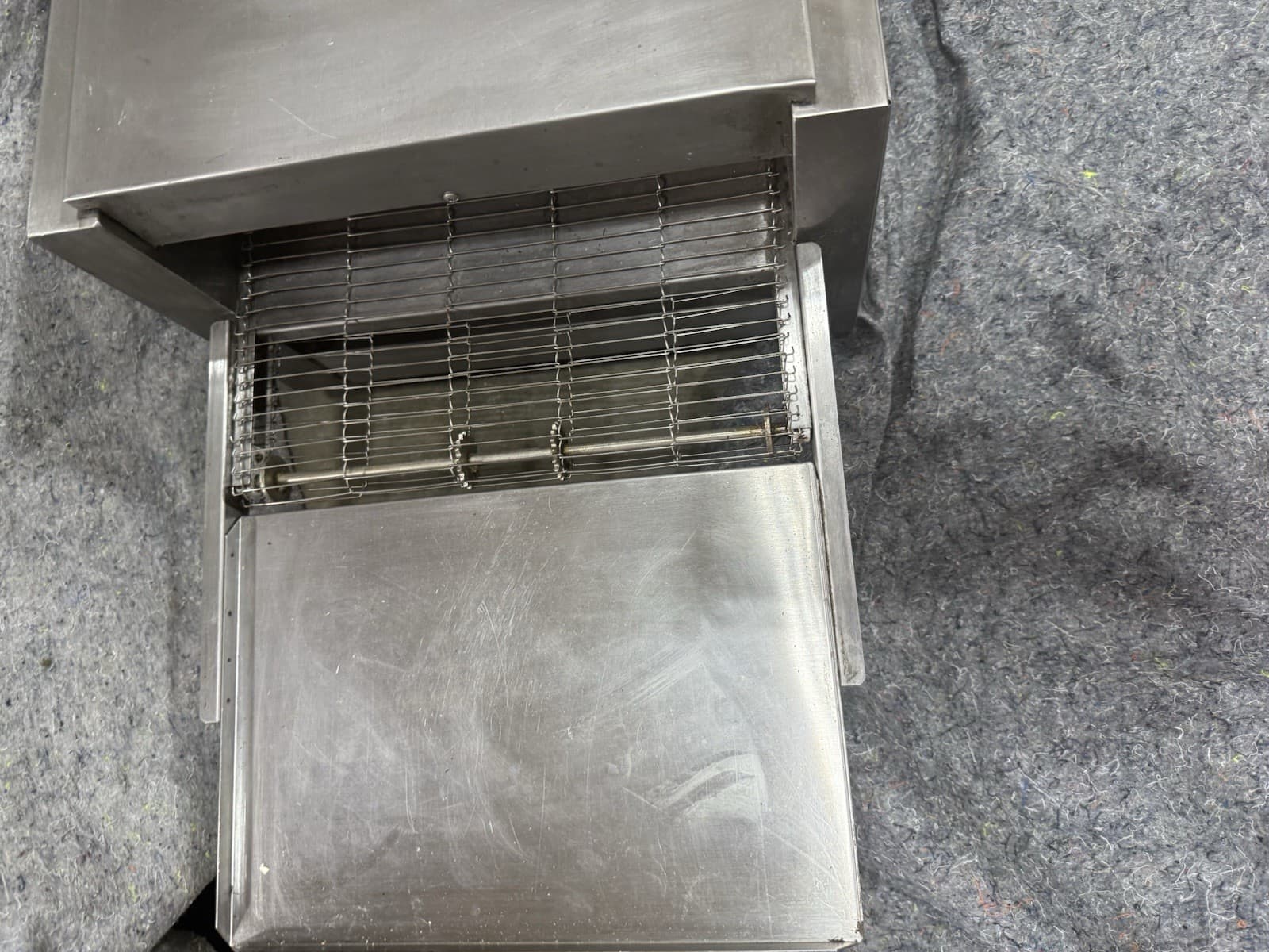 DoughPro Conveyor Pizza Oven C018H Needs Bulbs 5