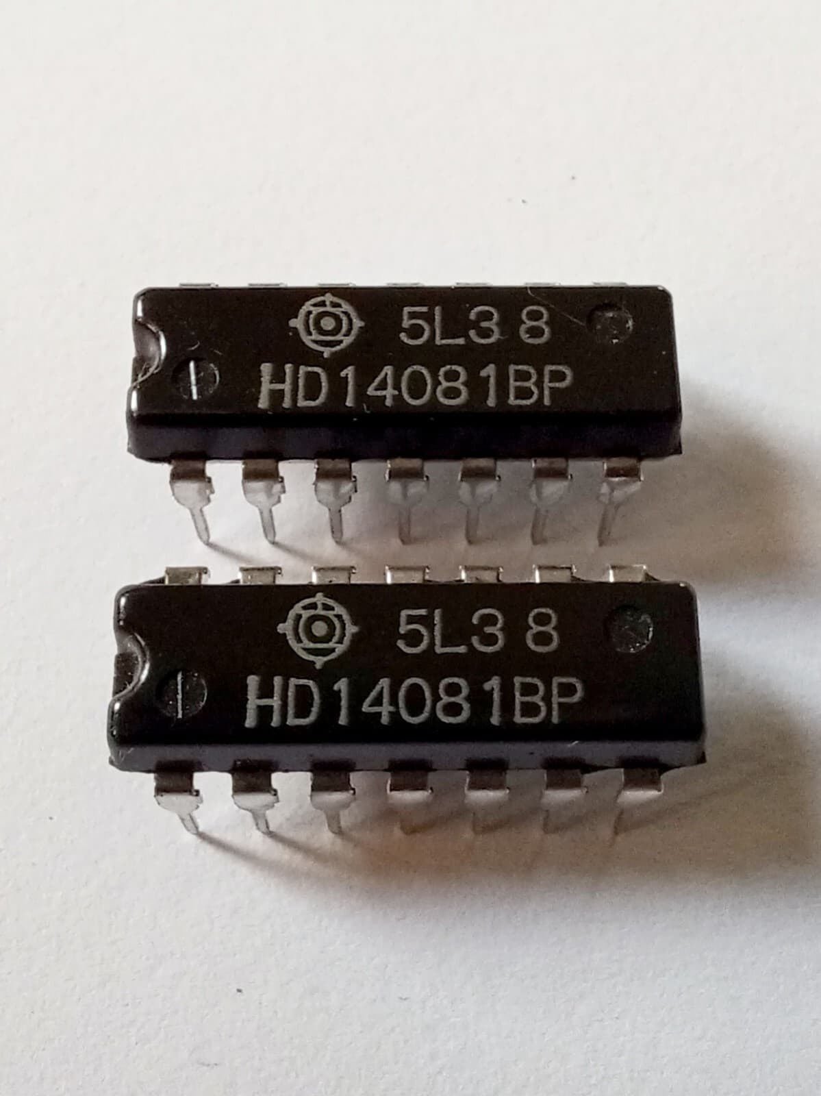 Lot of 2* Hitachi  HD14081BP  Integrated Circuit IC Chip DIP-14 Pin Original New