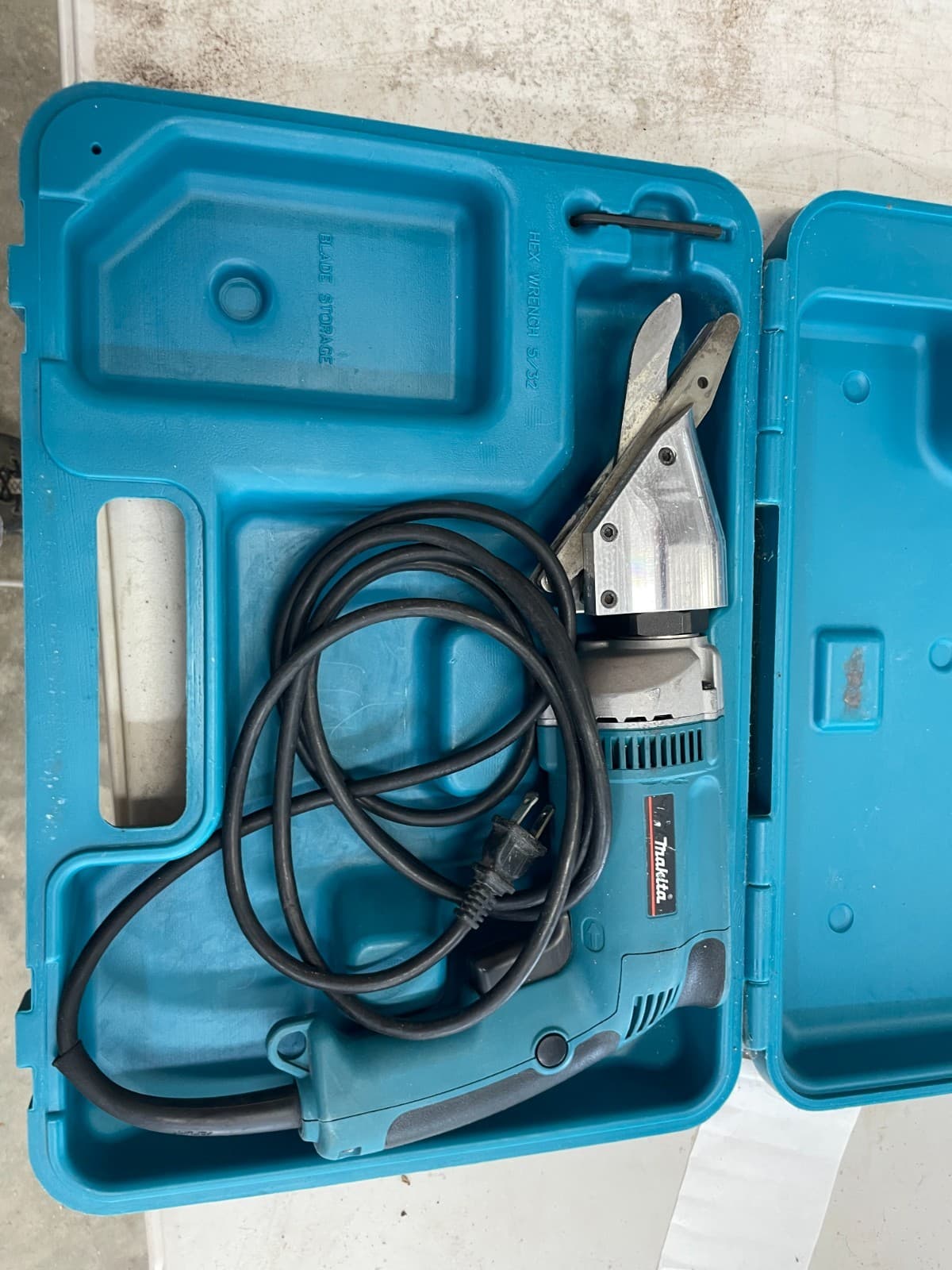 Makita JS8000 1/2-Inch 6.5 Amp Corded Variable Speed Fiber Cement Shear Kit 3