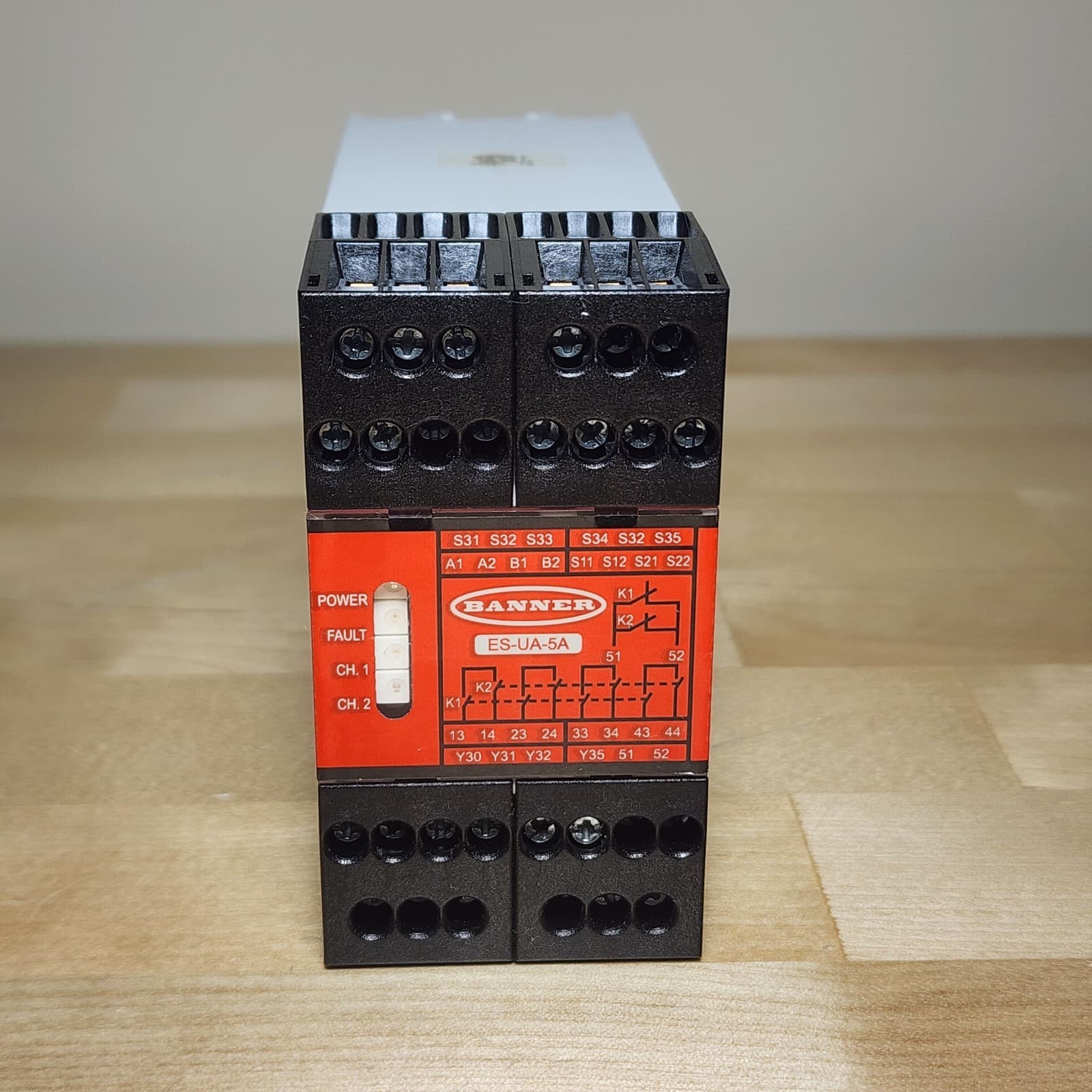 Banner ES-UA-5A Safety Relay 5