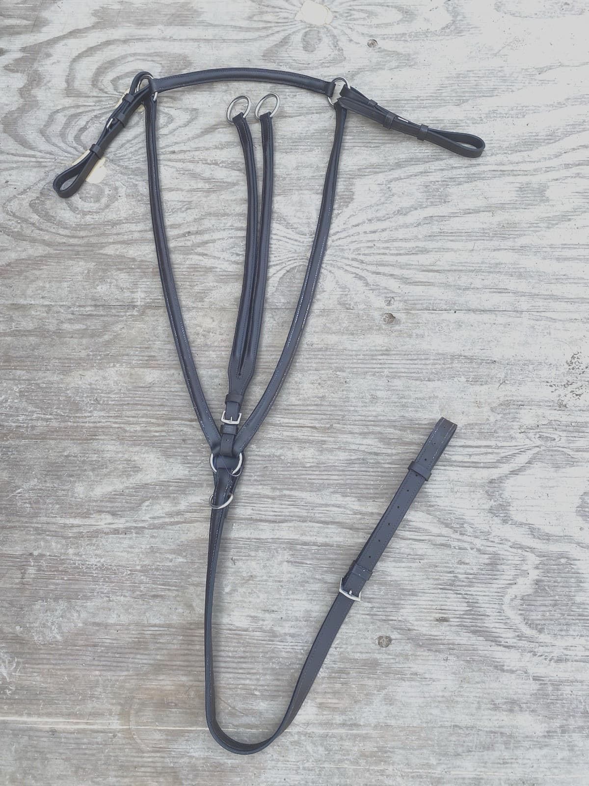 Cob size raised Havana leather English breastplate w/removable martingale