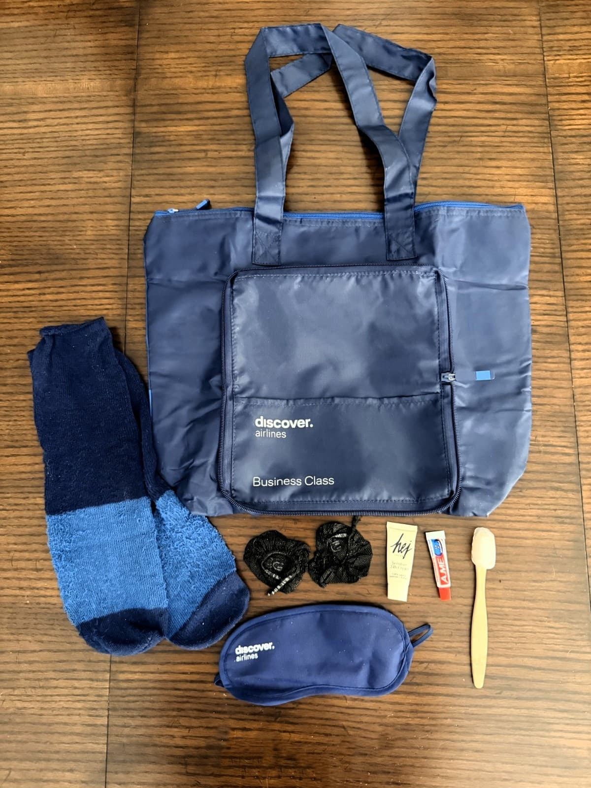 Amenity Kit - Discover Airlines (Lufthansa) Business Class - NEW Never Opened 4