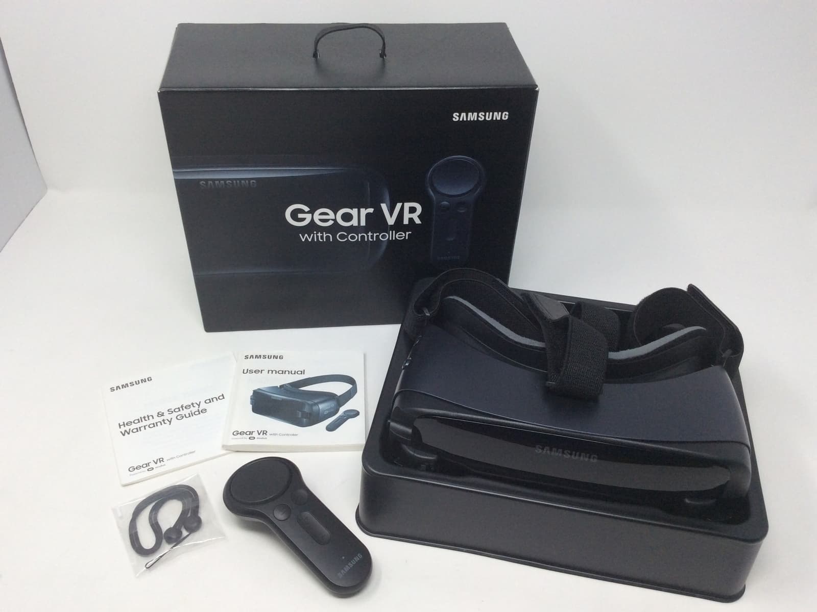 Samsung Gear VR Virtual Reality Headset w/ Controller SM-R324 Oculus Used In Box