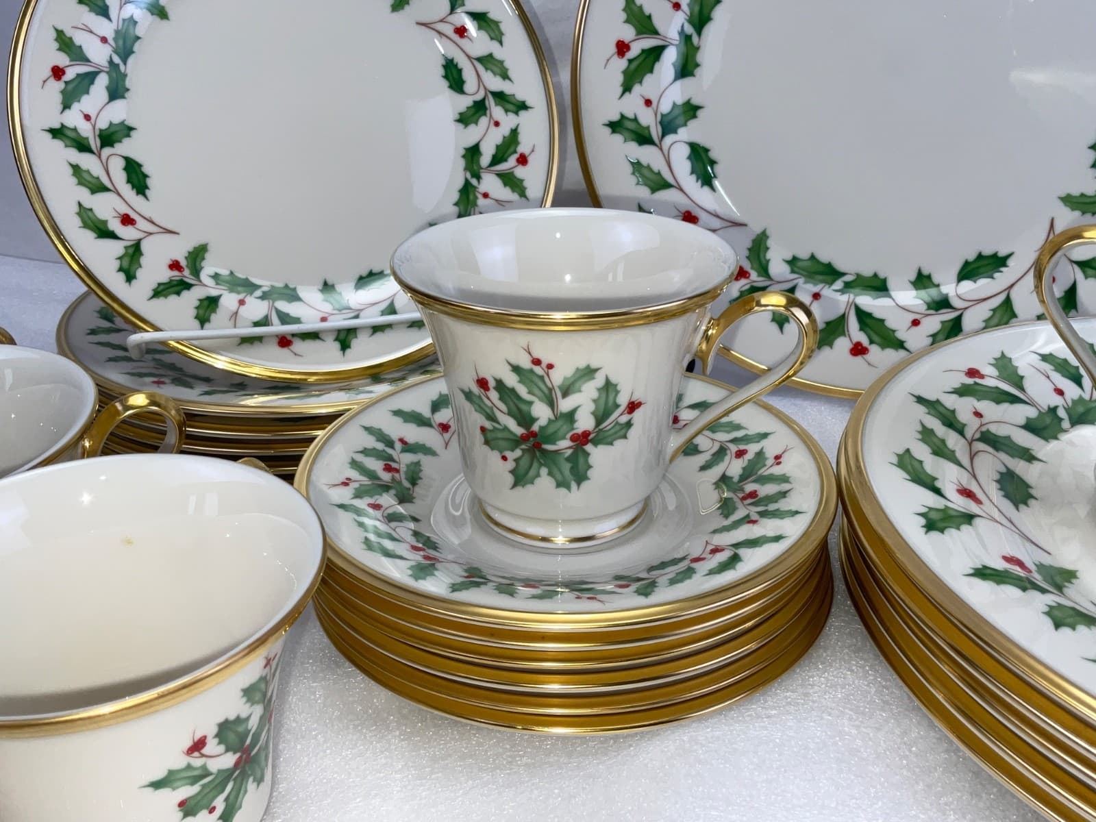 Lenox China Holiday Set Service For SIX  26 pc Holly Wreath Dimension Collection 2
