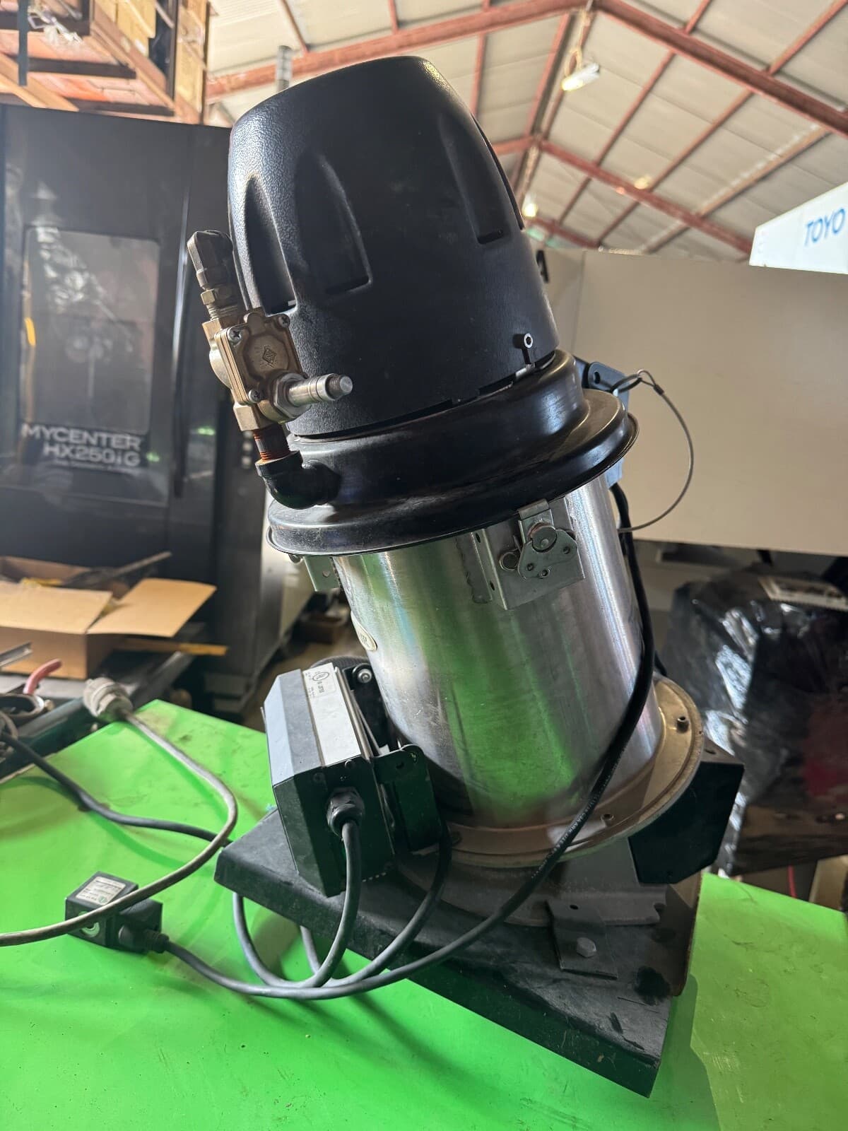 Conair Material Hopper With Vaccum Motor. Model AL 2 With Loader Control 3