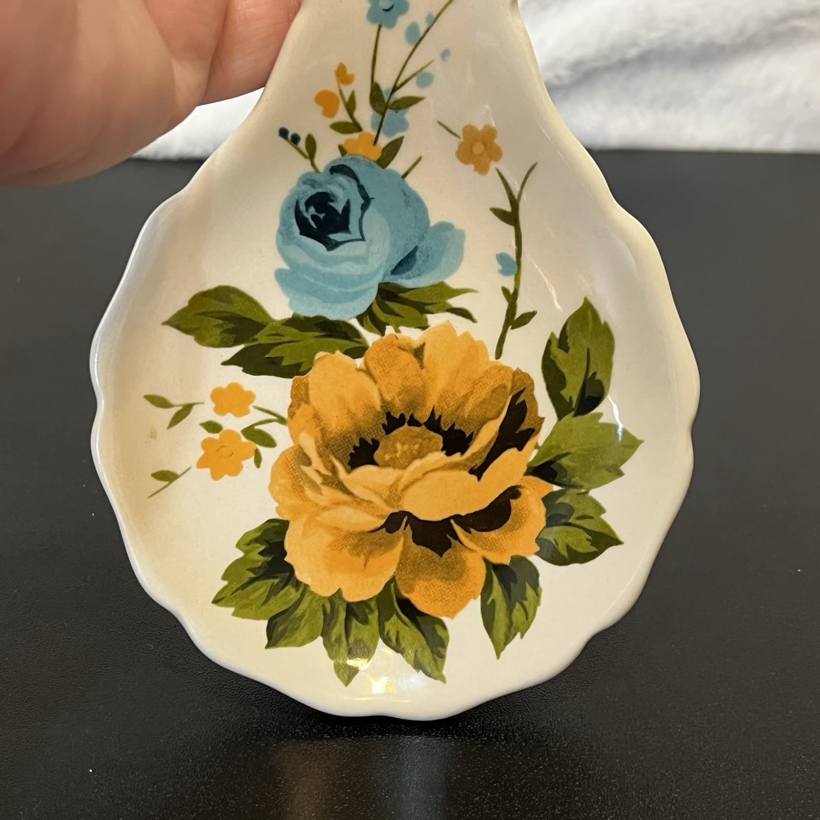 The Pioneer Woman Floral Rose Shadow Spoon Rest Vintage Yellow Blue Flowers 3