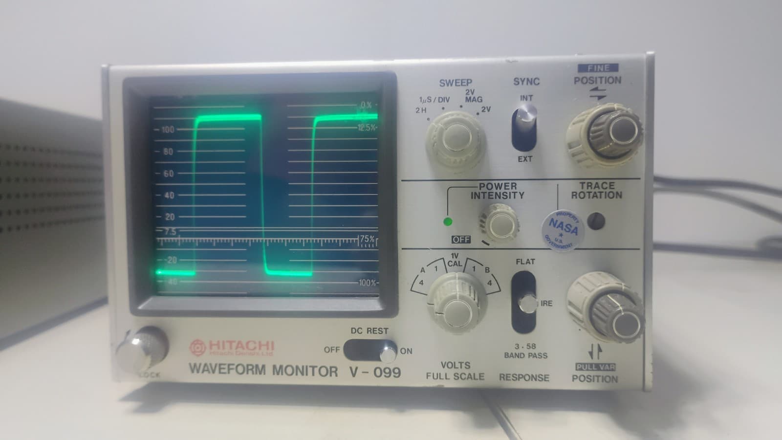 Very Clean Perfect Working Hitachi V-089 & V-099 Vectorscope & Waveform Monitor 6