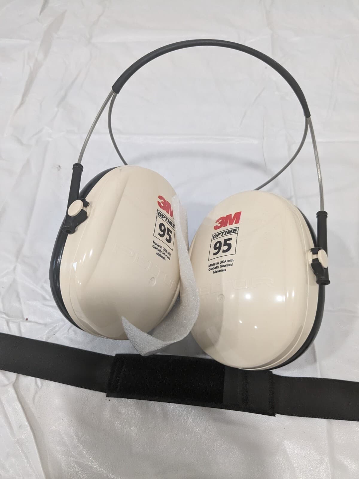 3M Earmuffs Behind the Neck, 21 dB NRR Under the Chin Foam Cushion 7000009666 2