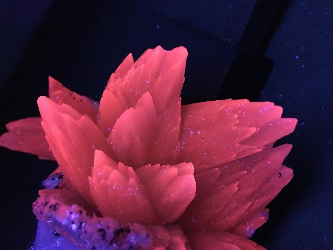 KB: GREAT!!!! SW FL. RED CALCITE XLS. ON MATRIX, IRAI, RIO GRANDE DO SUL, BRAZIL