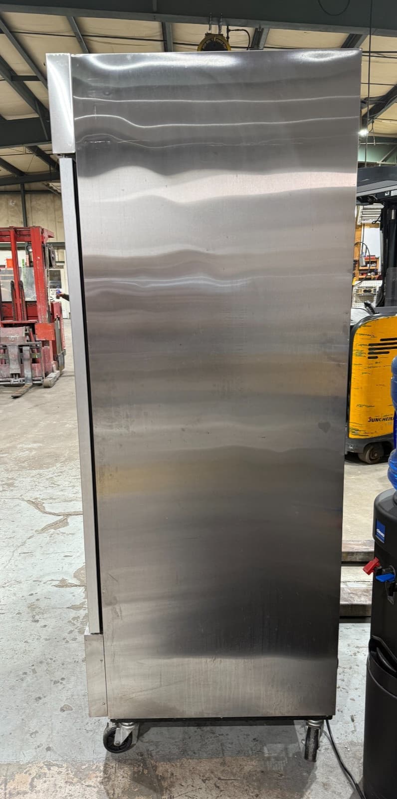 Arctic Air AGR23 1 Solid Door Bottom Mount Reach-In Refrigerator | 23 cu. ft. 2