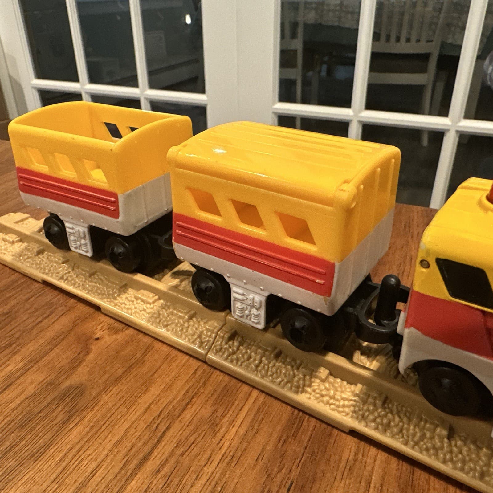 Fisher-Price GeoTrax Grand Central Station Aero Yellow Train & Eric USA Seller 5