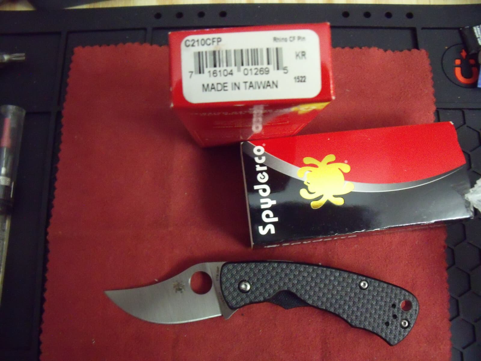Spyderco Reinhold Rhino Carbon Fiber CTS XHP Satin blade Discontinued BNIB