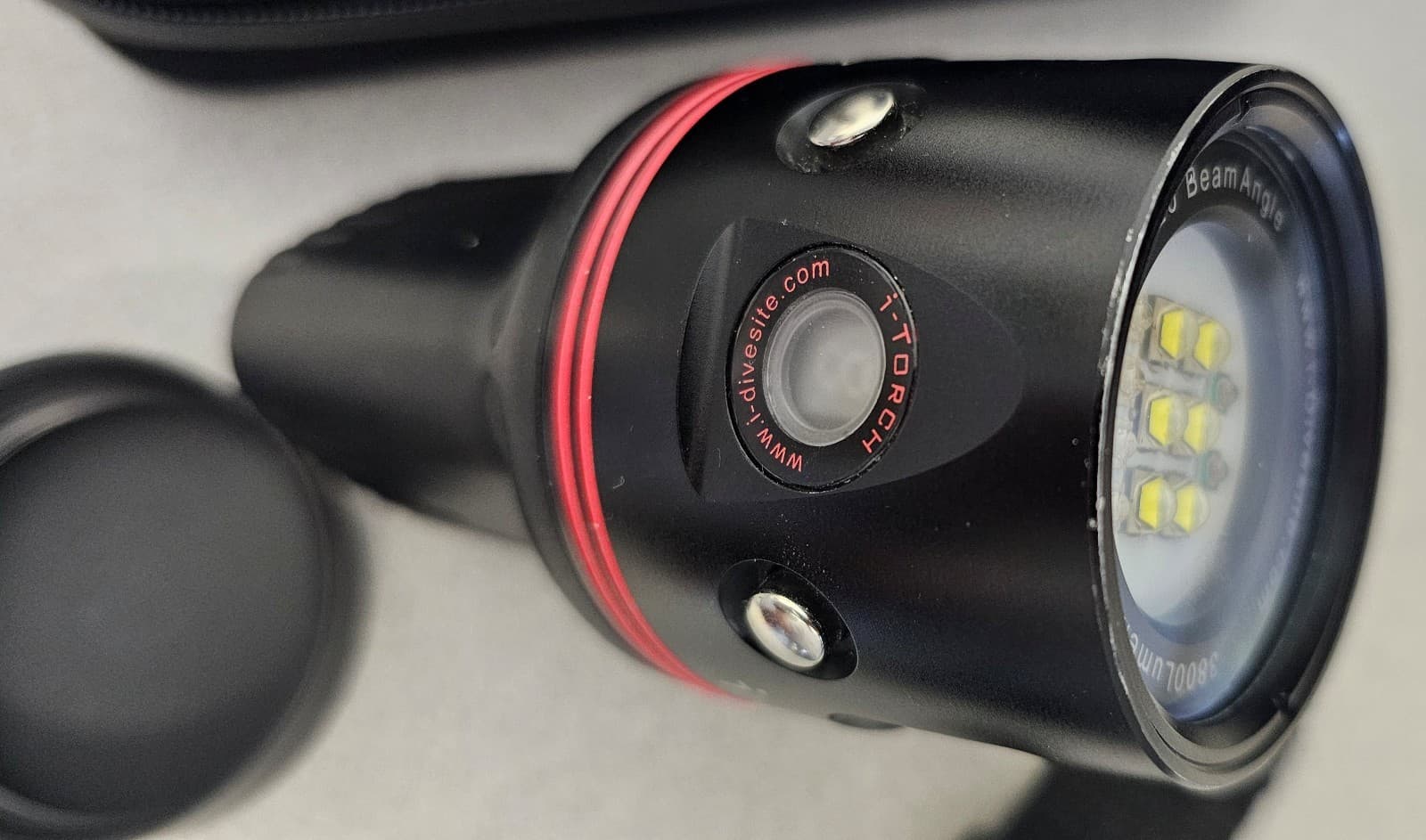 iTorch Venom 38  3 mode (white/red/uv) 3800 Lumen LED Underwater Video Light 5