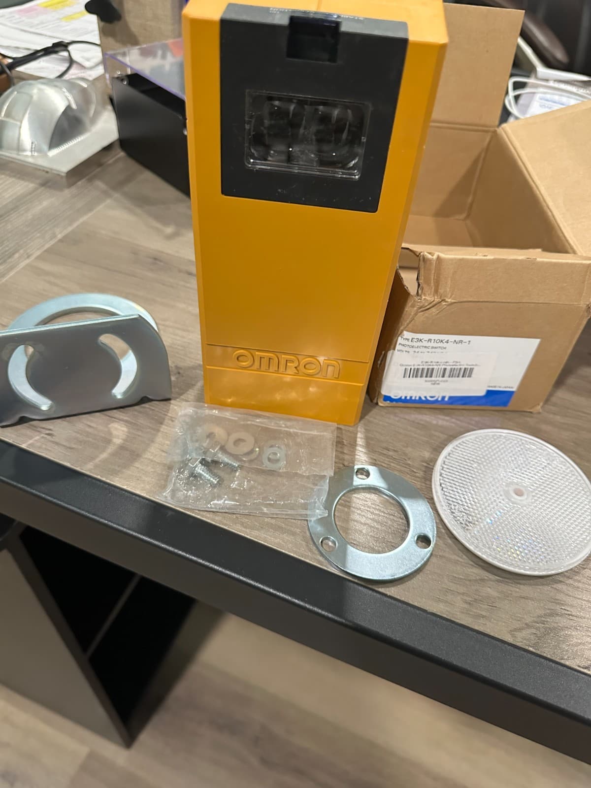 Omron Photoelectric Switch E3K-R10K4–NR-1 Brand New in the Box!! 2