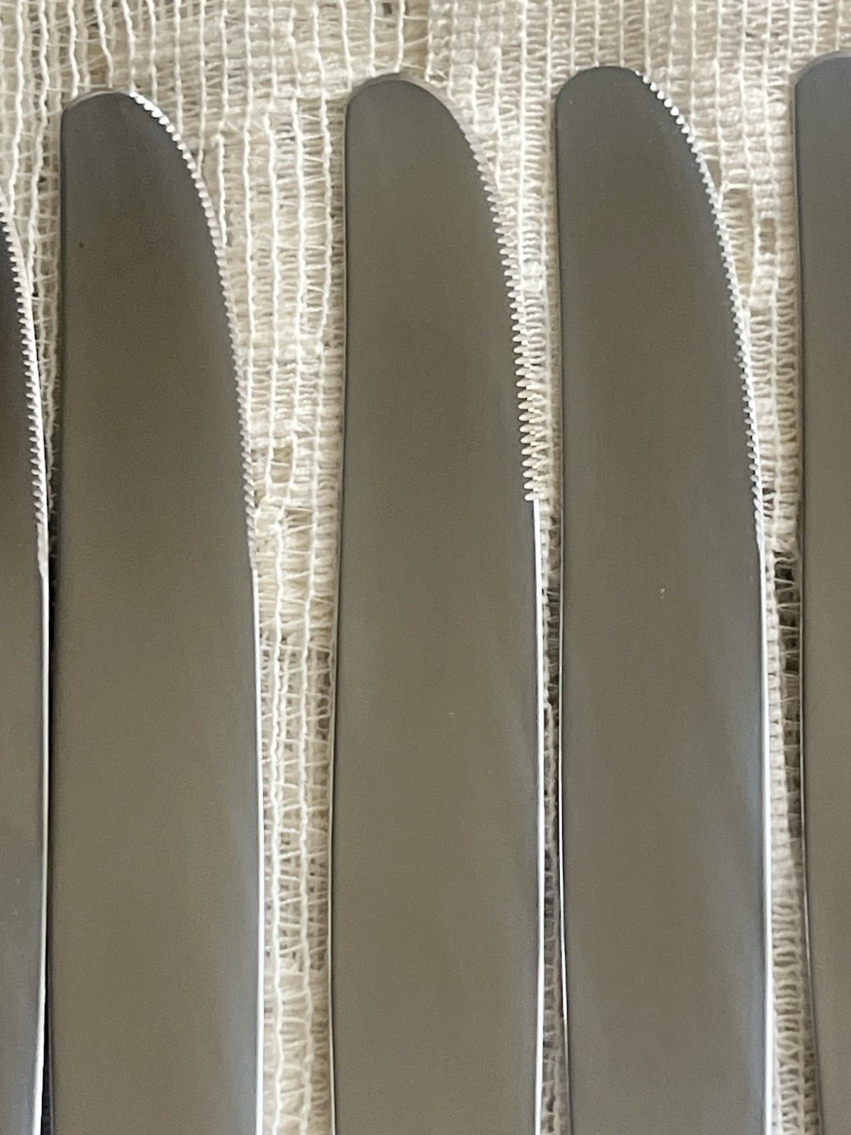 INTERNATIONAL SILVER Co. “Vintage” Pattern Leaf  1968 Dinner Knives Set Of 12 4